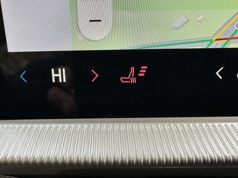 Used 2025 Ford Explorer Active image 23