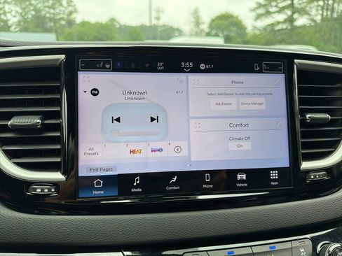 Used 2025 Chrysler Pacifica Select FWD image 10