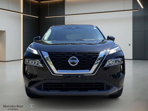 Used 2021 Nissan Rogue SV FWD image 2