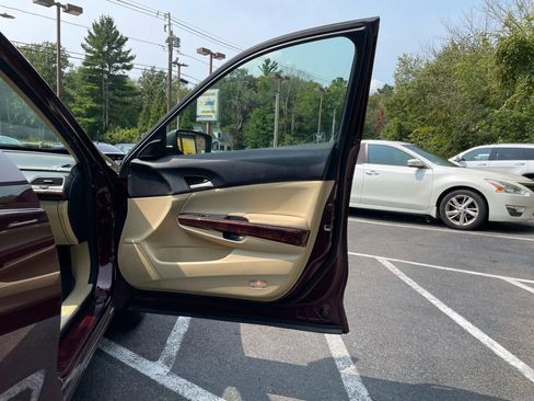 Used 2012 Honda Crosstour EX image 8