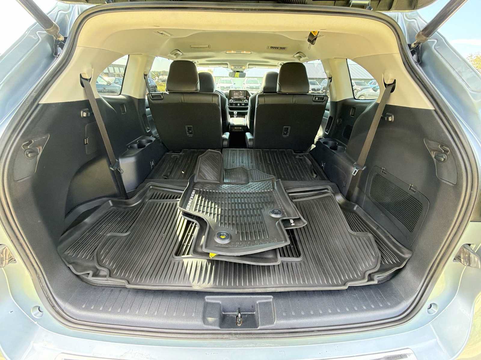 Used 2020 Toyota Highlander XLE AWD/4WD image 28