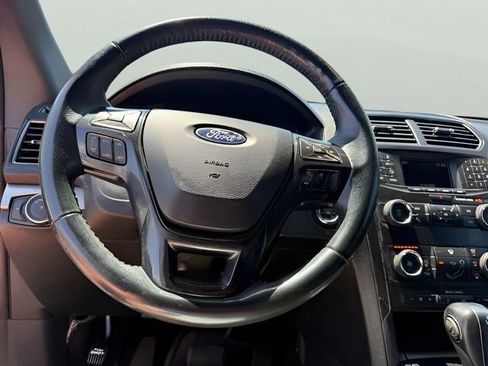 Used 2019 Ford Explorer XLT AWD/4WD image 14