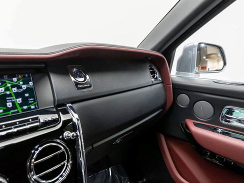 Used 2022 Rolls-Royce Cullinan image 30