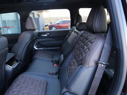 New 2025 Nissan Armada Platinum Reserve image 22