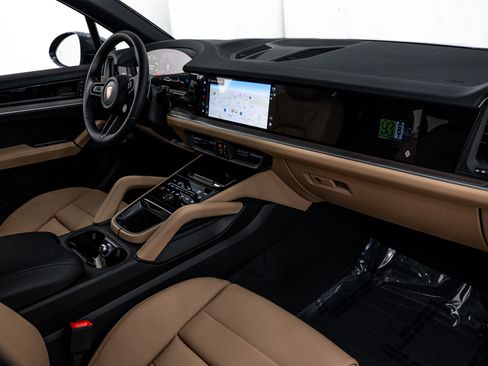 Certified 2026 Porsche Cayenne image 13