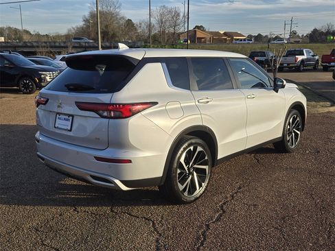 Used 2024 Mitsubishi Outlander SE image 26