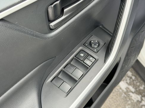 Used 2019 Toyota RAV4 LE image 28