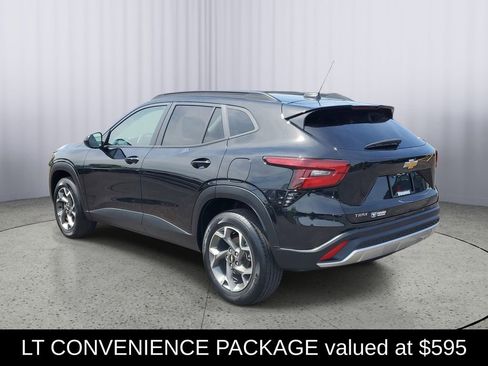 Used 2024 Chevrolet Trax LT w/ Driver Confidence Package FWD image 4