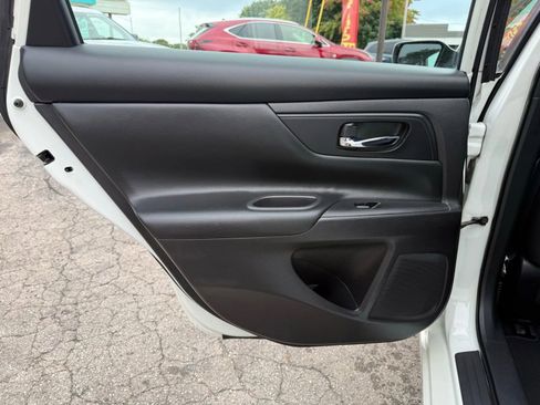Used 2016 Nissan Altima 2.5 S w/ Power Driver Seat Package image 11