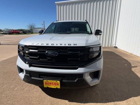 New 2026 Ford Expedition Active RWD image 3