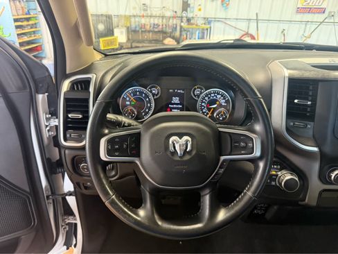 Used 2019 RAM 1500 Big Horn AWD/4WD image 11