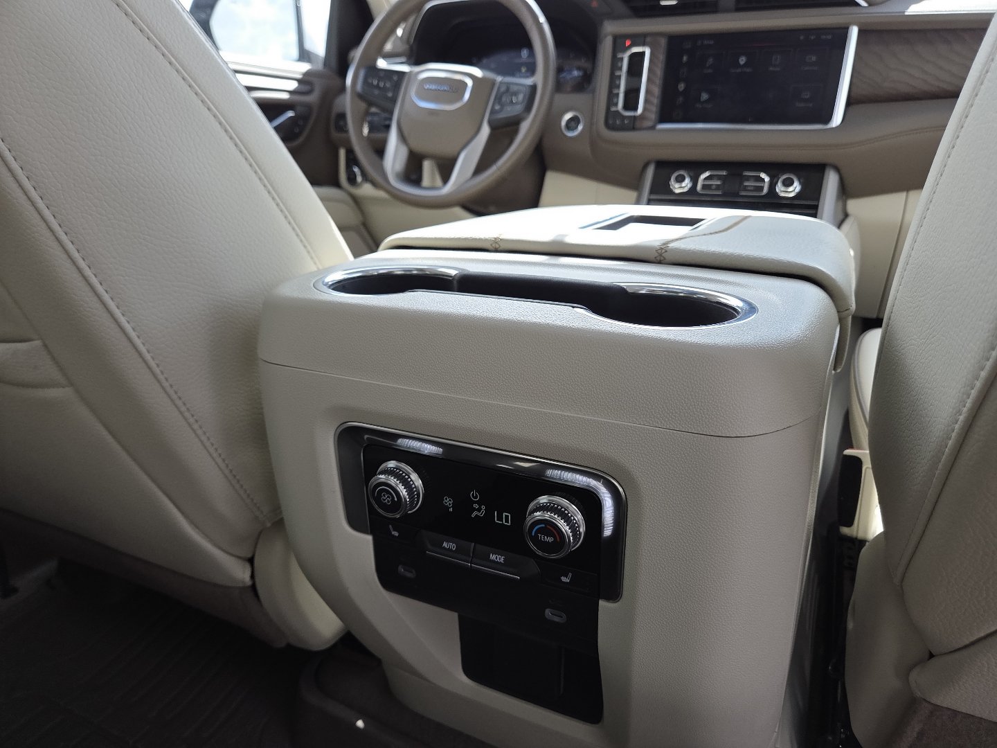 Used 2024 GMC Yukon Denali AWD/4WD image 28