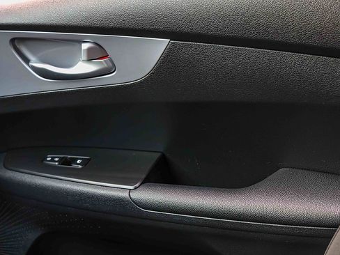 Certified 2023 Kia Forte LXS w/ LXS Technology Package FWD image 16