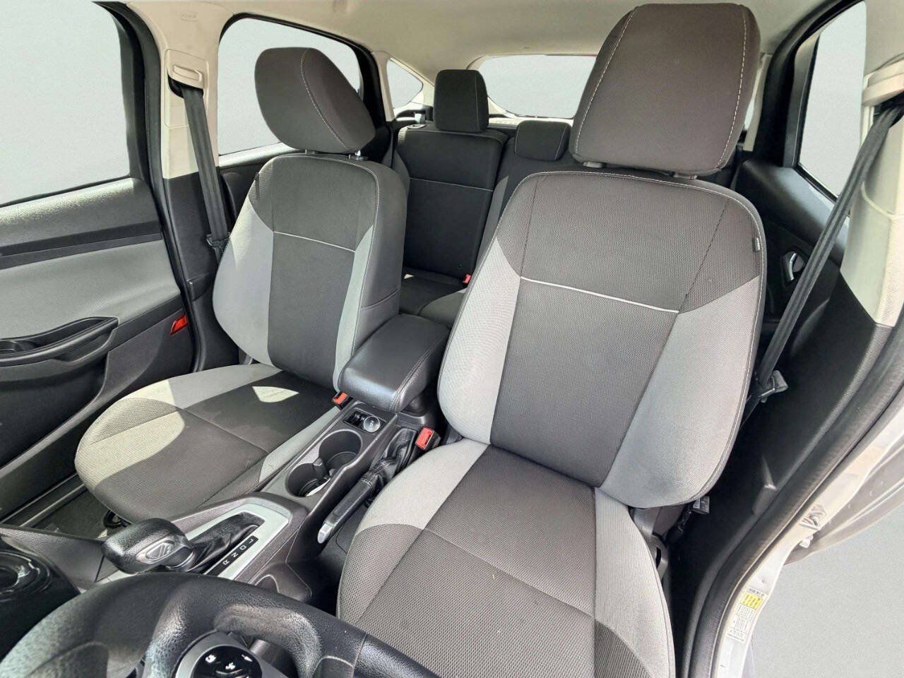 Used 2014 Ford Focus SE FWD image 17