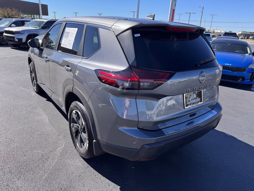 Used 2024 Nissan Rogue SV AWD/4WD image 3