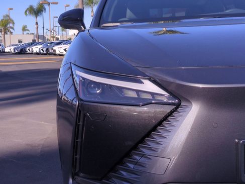 Used 2023 Lexus RZ 450e Premium image 11