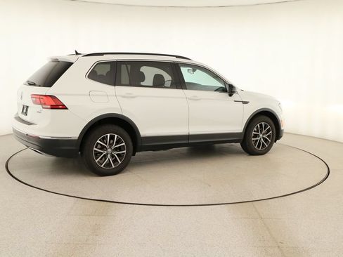 Used 2018 Volkswagen Tiguan SE w/ Panoramic Sunroof Package AWD/4WD image 7