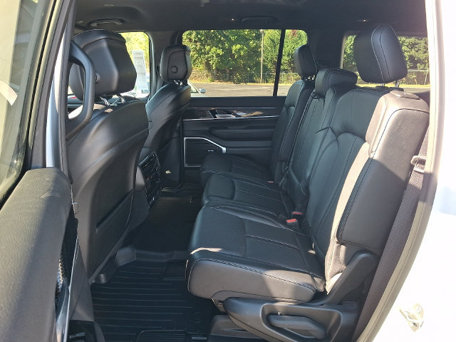 Used 2022 Jeep Wagoneer Series II RWD image 10