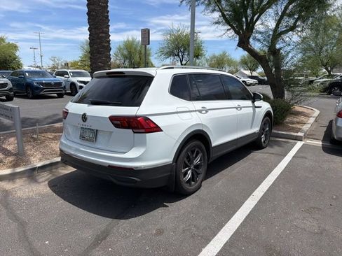 Used 2022 Volkswagen Tiguan SE FWD image 4