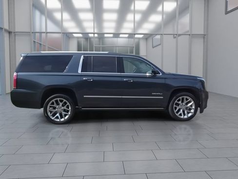 Used 2020 GMC Yukon XL Denali w/ Denali Ultimate Package AWD/4WD image 9