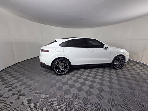 Used 2023 Porsche Cayenne Platinum Edition image 6