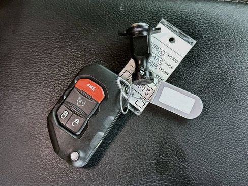 Used 2022 Jeep Wrangler Unlimited Sahara w/ Cold Weather Group AWD/4WD image 34