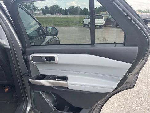 Used 2021 Ford Explorer XLT w/ Equipment Group 202A AWD/4WD image 54