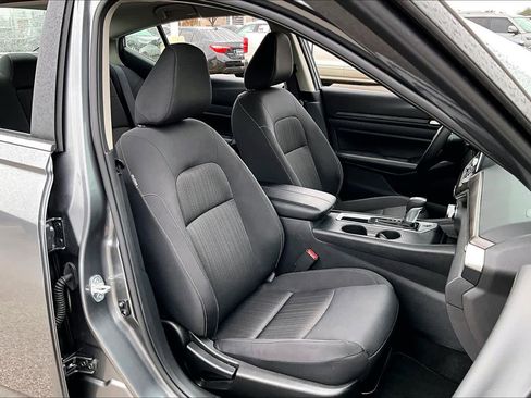 Used 2025 Nissan Altima 2.5 SV image 8