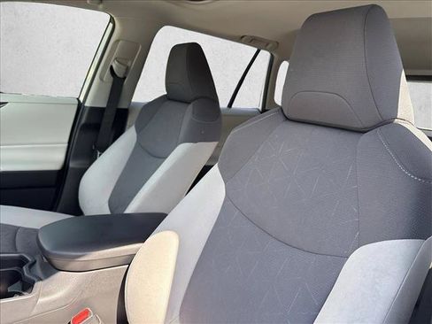 Certified 2020 Toyota RAV4 XLE w/ Convenience Package FWD image 13