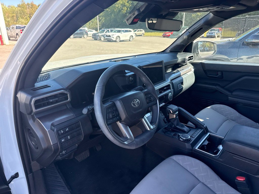 Used 2024 Toyota Tacoma SR5 AWD/4WD image 8
