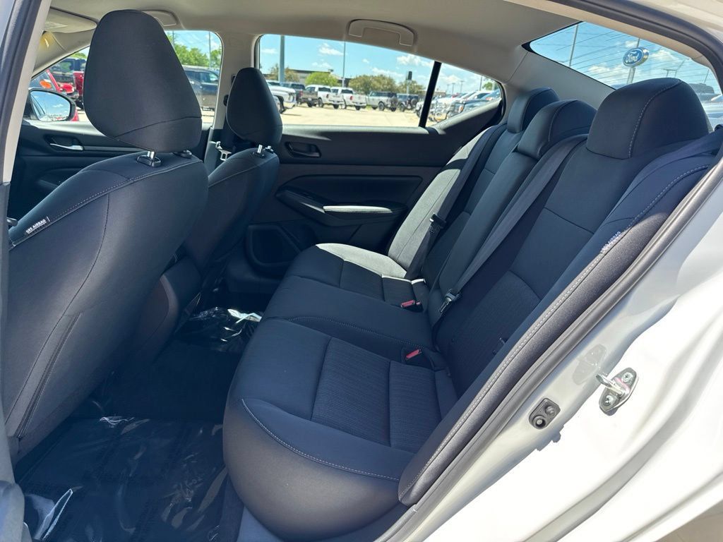 Used 2025 Nissan Altima 2.5 SV FWD image 19