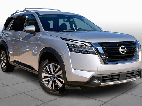 Used 2023 Nissan Pathfinder SL image 2