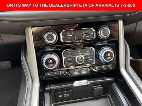 Used 2021 GMC Yukon Denali w/ Denali Premium Package AWD/4WD image 23