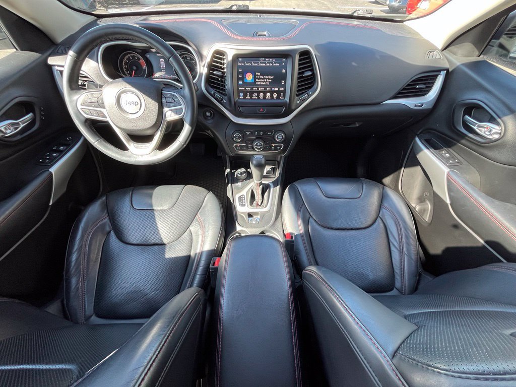 Used 2017 Jeep Cherokee Trailhawk AWD/4WD image 13