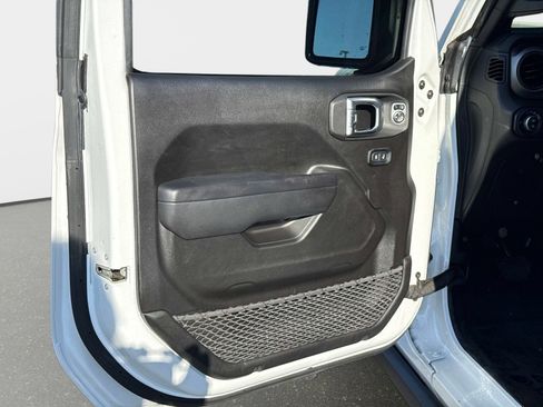 Used 2023 Jeep Gladiator Sport AWD/4WD image 19