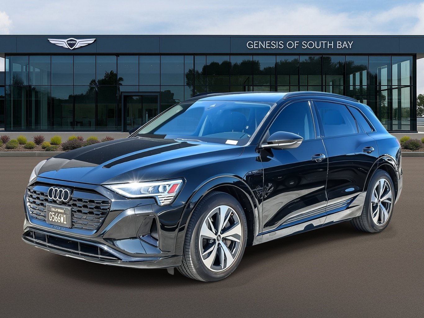 Used 2024 Audi Q8 e-tron Premium AWD/4WD image 1