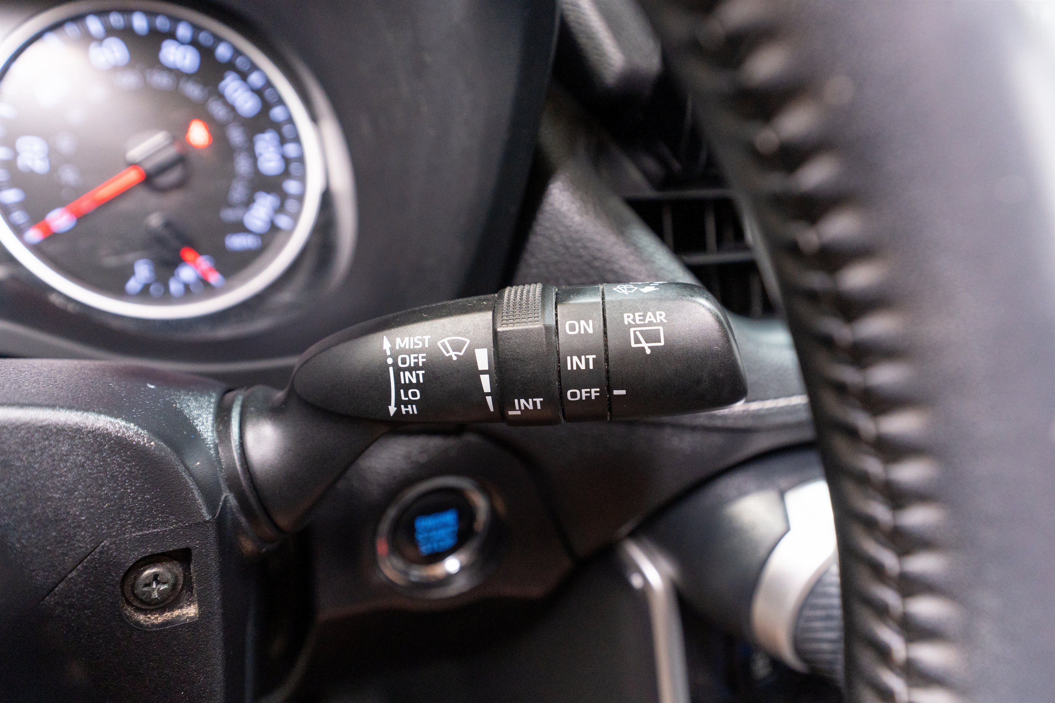 Used 2019 Toyota RAV4 XLE Premium FWD image 25