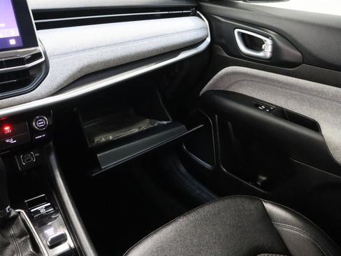 Used 2024 Jeep Compass Latitude image 22