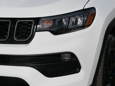 Used 2025 Jeep Compass Latitude w/ Convenience Group image 8