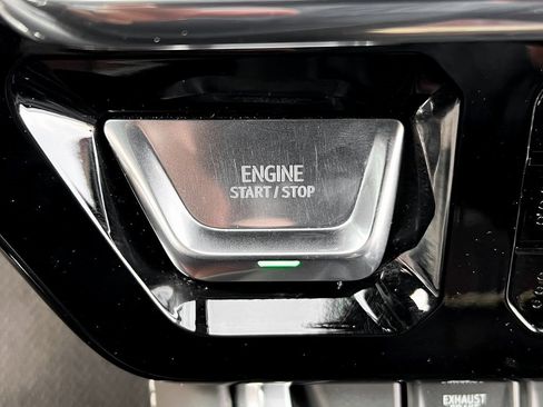 Used 2025 GMC Sierra 3500 Denali Ultimate image 11