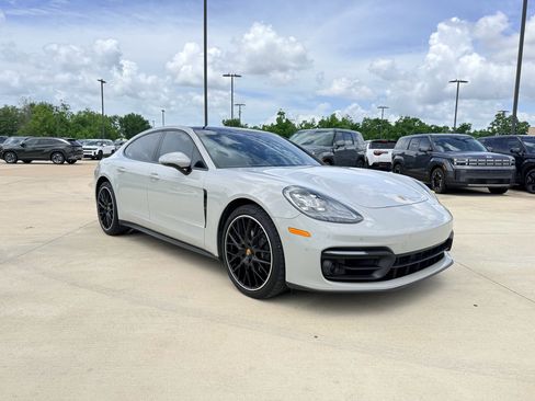 Used 2023 Porsche Panamera RWD image 3