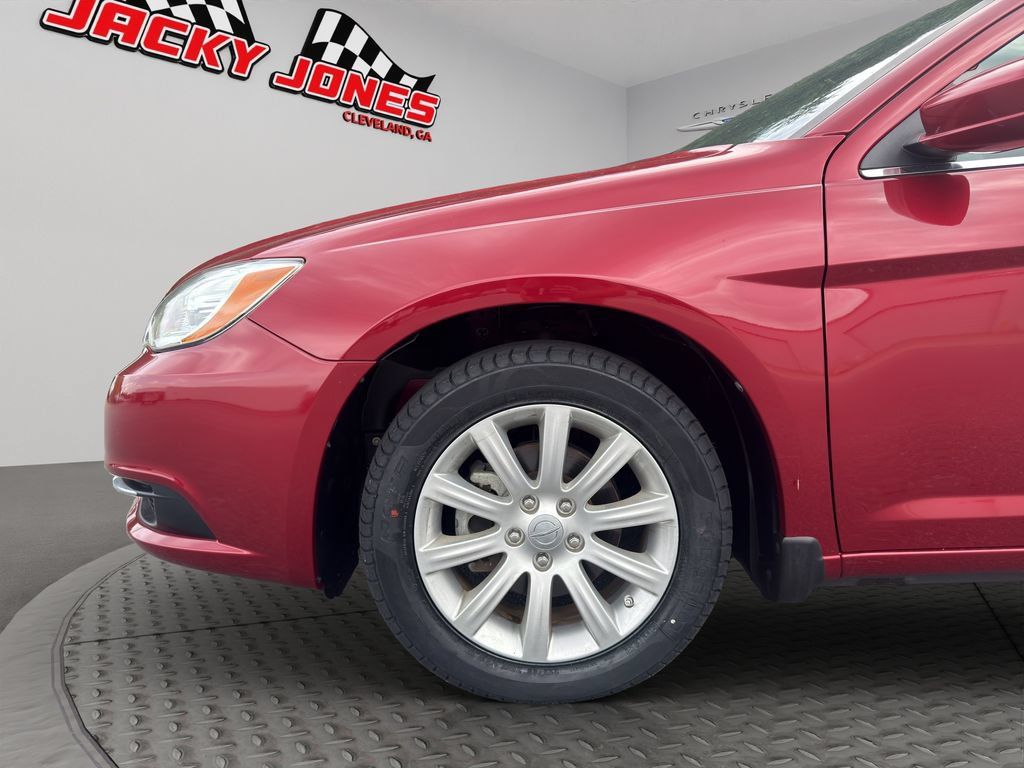 Used 2013 Chrysler 200 Touring FWD image 13