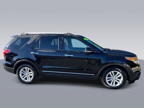 Used 2012 Ford Explorer XLT image 2