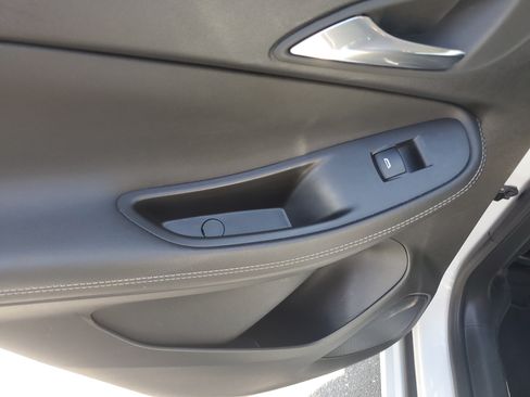 Used 2022 Buick Encore GX Select w/ Sport Touring Package FWD image 16
