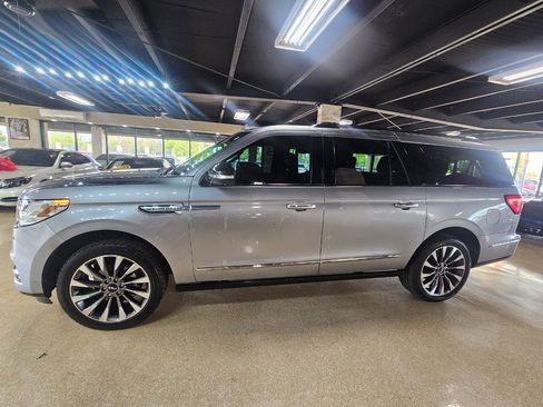 Used 2021 Lincoln Navigator L Reserve w/ Luxury Package image 4