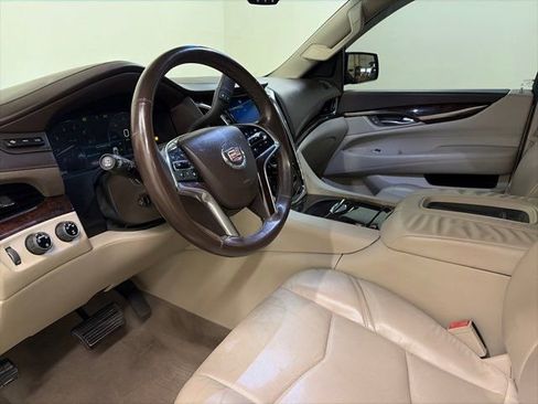 Used 2015 Cadillac Escalade Luxury image 16