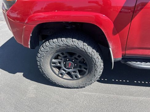 Used 2021 Toyota 4Runner Venture w/ Moonroof Package AWD/4WD image 15