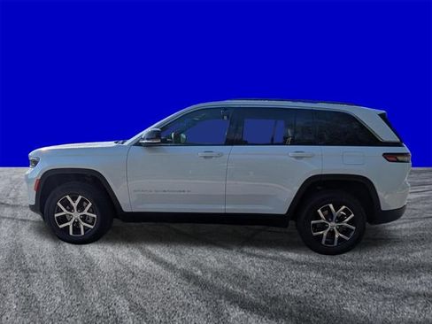 Used 2025 Jeep Grand Cherokee Limited w/ Luxury Tech Group II AWD/4WD image 7