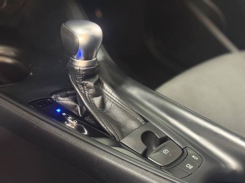 Used 2018 Toyota C-HR XLE FWD image 18