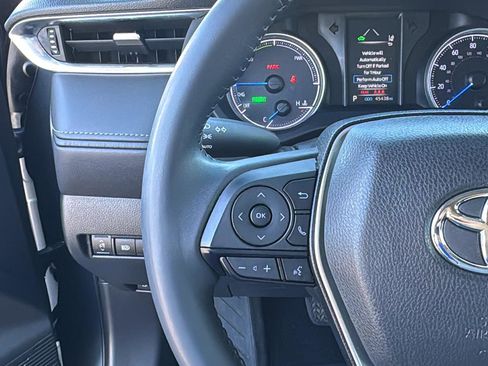 Used 2021 Toyota Venza LE w/ Carpet Mat Package (TMS) image 16